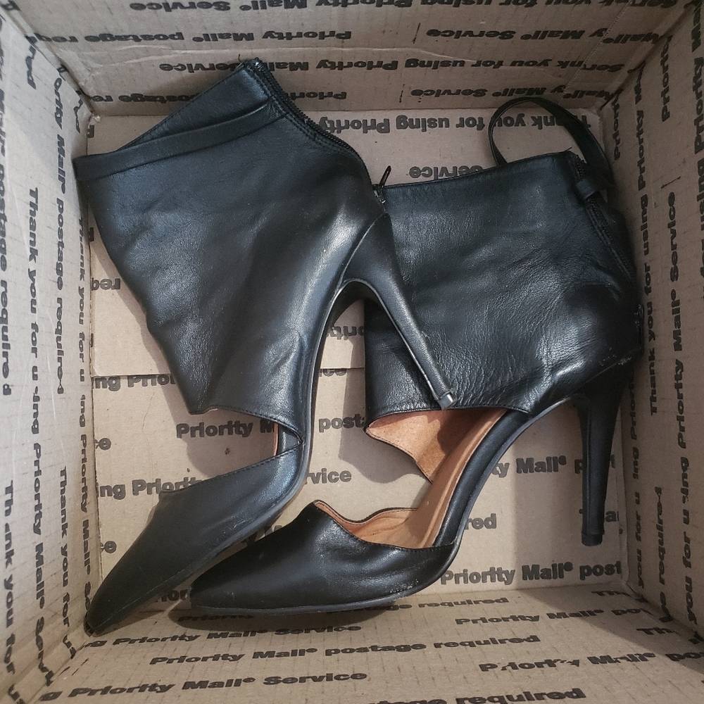 🌻🎉Assortment of Women's shoes bundled!
